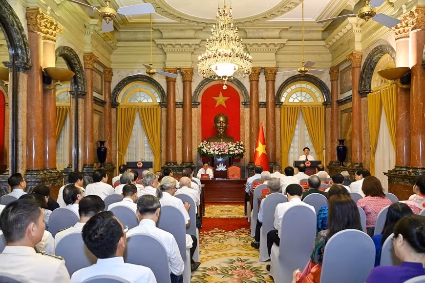 https://www.qdnd.vn/chinh-tri/tin-tuc/chu-tich-nuoc-luong-cuong-gap-mat-tuyen-duong-cac-nha-bao-nguoi-lam-bao-tieu-bieu-833596#:~:text=Quang%20c%E1%BA%A3nh%20bu%E1%BB%95i%20g%E1%BA%B7p%20m%E1%BA%B7t%2C%20tuy%C3%AAn%20d%C6%B0%C6%A1ng.