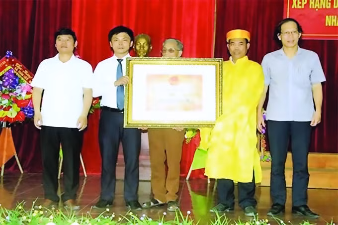 Lễ đón bằng di tích lịch sử văn hóa cấp tỉnh nhà nhờ Trần Quang Mỹ ở thôn Lâm Hải, xã Xuân Liên, huyện Nghi Xuân, Hà Tĩnh.