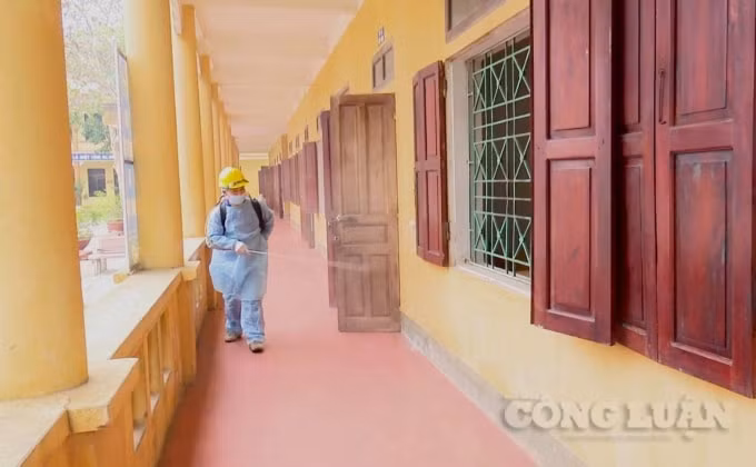 Không ngoại trừ cấp học nào, mọi cơ sở đều dược phun thuốc phòng bệnh.