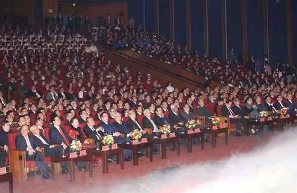 Các đồng chí lãnh đạo, nguyên lãnh đạo Đảng, Nhà nước và các đại biểu dự Lễ kỷ niệm. Ảnh: TTXVN
