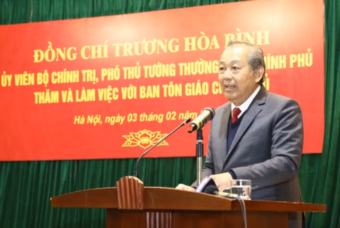 Tại buổi làm việc, Phó Thủ tướng yêu cầu không để các thế lực xấu lợi dụng tôn giáo để móc nối, kích động, chống phá khối đại đoàn kết dân tộc, đoàn kết tôn giáo. Ảnh: VGP