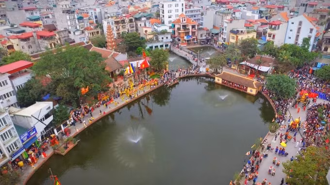 Hội làng Triều Khúc.