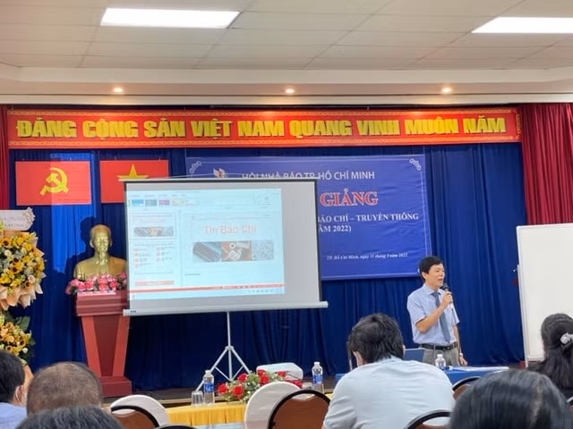 hoi nha bao thanh pho ho chi minh khai giang lop dao tao co ban nghiep vu bao chi truyen thong ngan han hinh 1