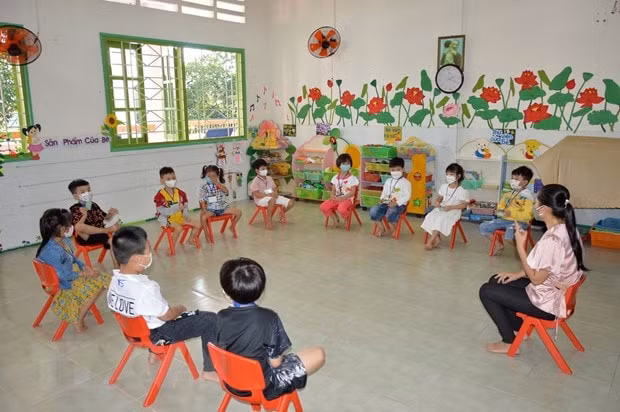 khong nen cho tre tiem vac xin xong moi di hoc tro lai hinh 1