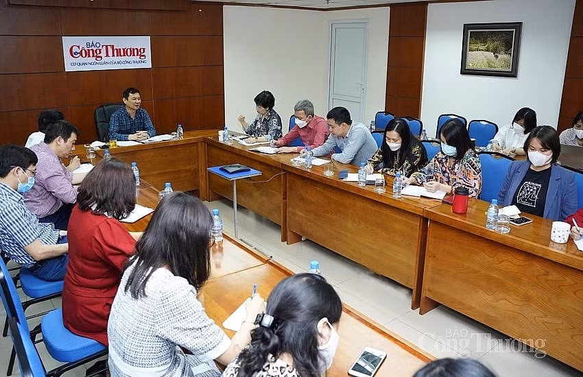 bao cong thuong tap huan nang cao hieu qua tuyen truyen ve dang cho phong vien hinh 1