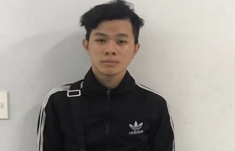 nam thanh nien no sung thi uy de lay so ma khi noi chuyen voi doi thu hinh 1