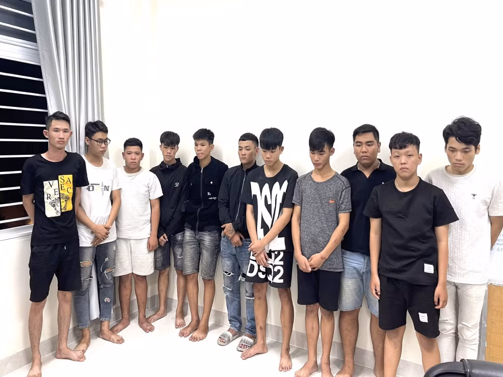 bat nhom thanh nien no sung gay nao loan duong pho da nang trong dem hinh 1