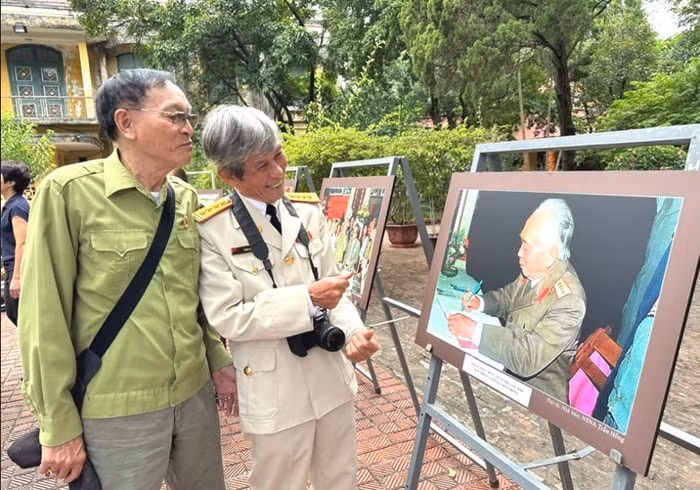 trien lam anh tri an dai tuong vo nguyen giap hinh 1