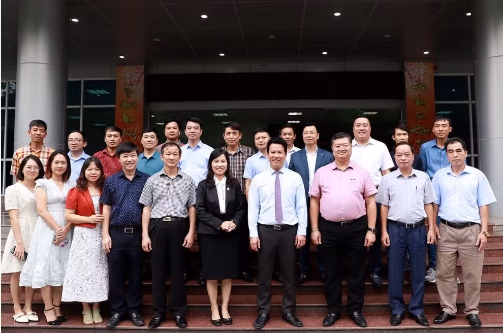 bo truong dang quoc khanh trao quyet dinh bo nhiem kien toan lanh dao vien khoa hoc moi truong bien va hai dao hinh 15