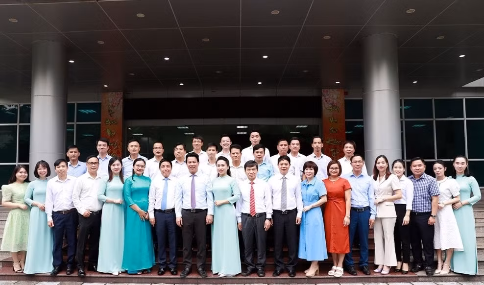 bo truong dang quoc khanh trao quyet dinh bo nhiem kien toan lanh dao vien khoa hoc moi truong bien va hai dao hinh 14