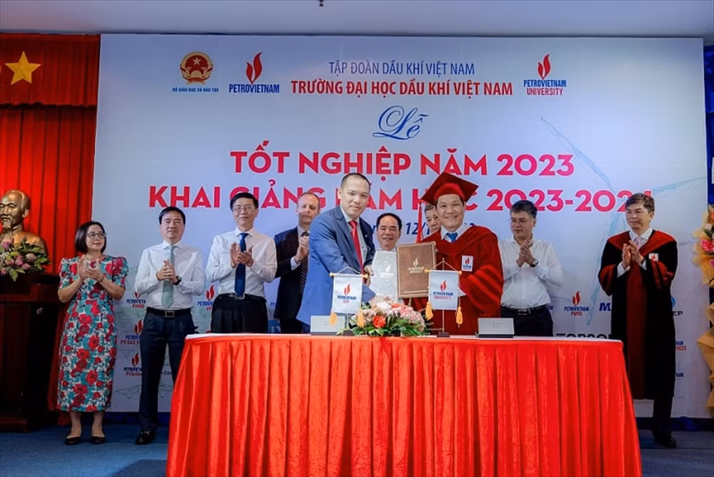 bsr ky ket thoa thuan tac voi truong dai hoc dau khi viet nam hinh 2