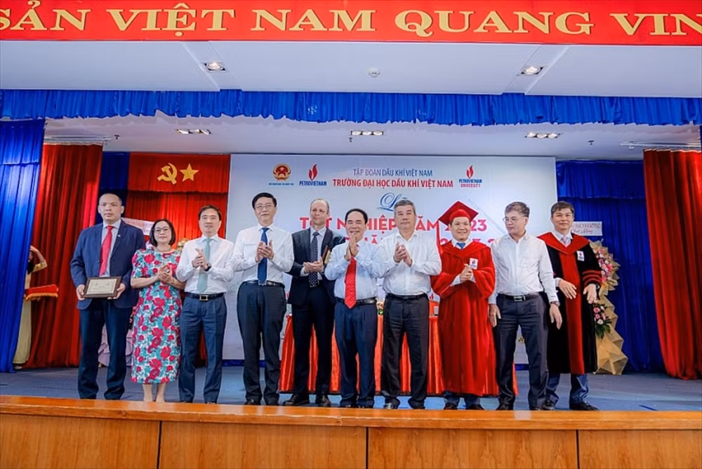 bsr ky ket thoa thuan tac voi truong dai hoc dau khi viet nam hinh 4