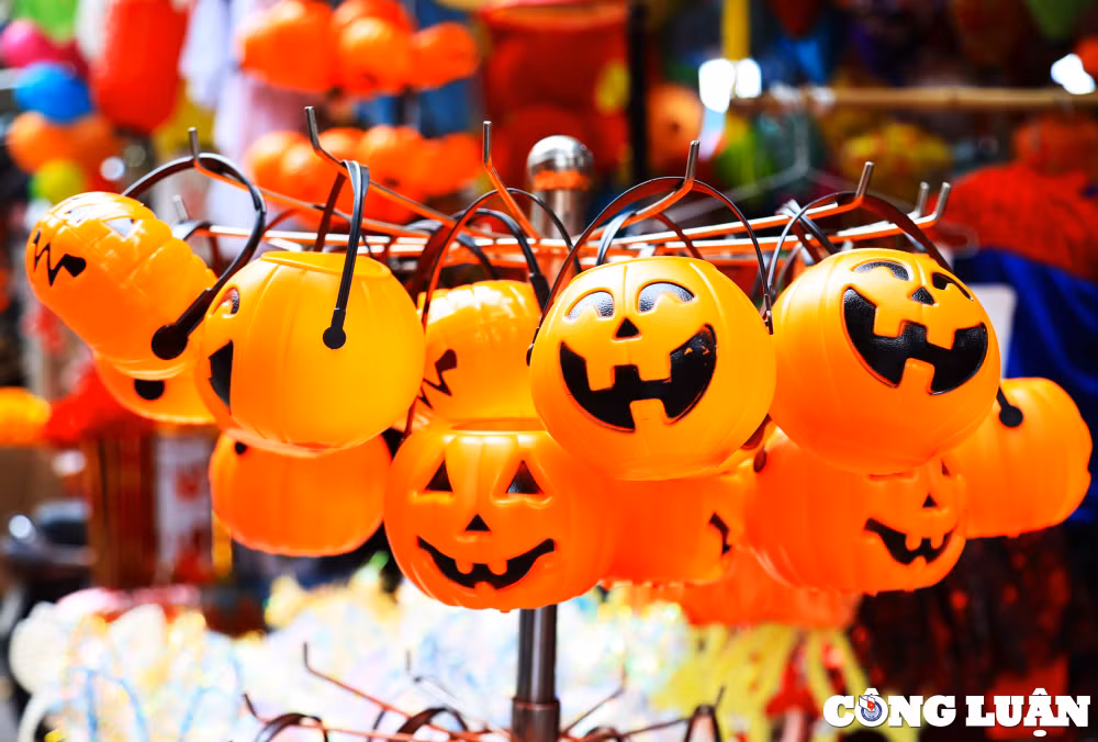 pho hang ma thay ao moi truoc them le hoi halloween hinh 8