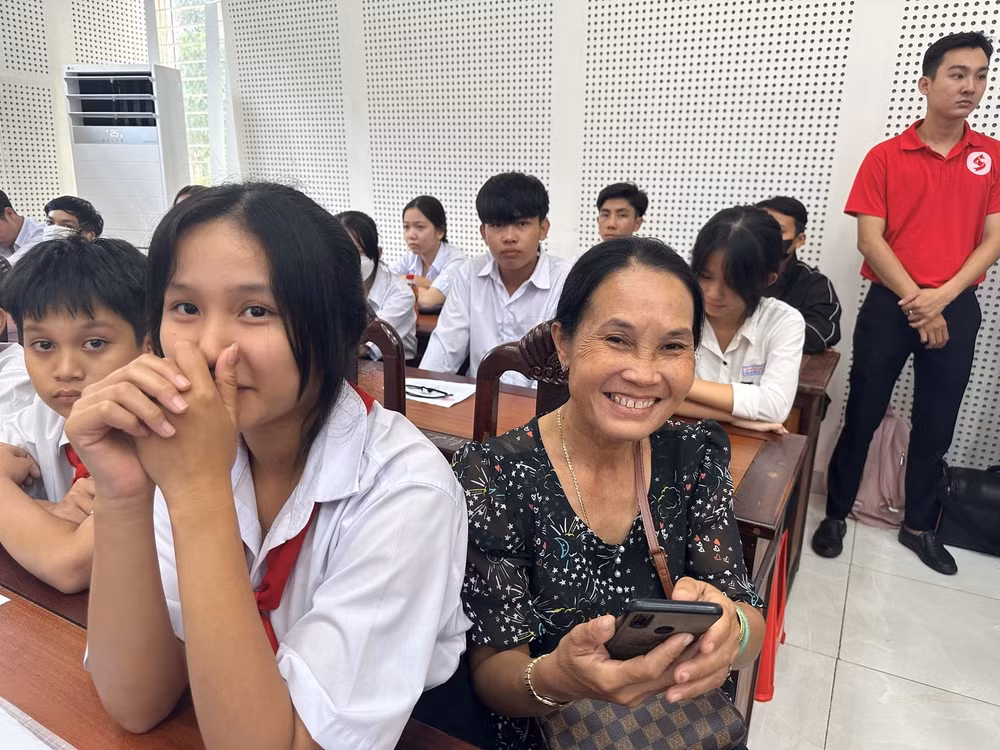 hau giang hang ngan hoc sinh kho khan can them su tiep suc tu cong dong hinh 6
