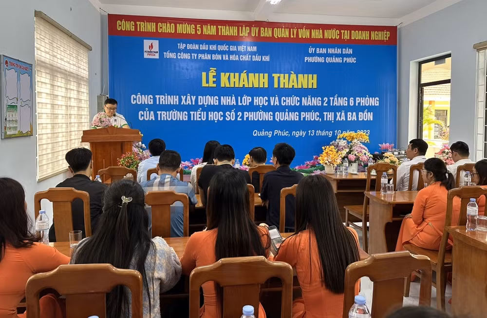 khanh thanh va ban giao nha lop hoc va chuc nang cua truong tieu hoc so 2 thi xa ba don tinh quang binh hinh 2