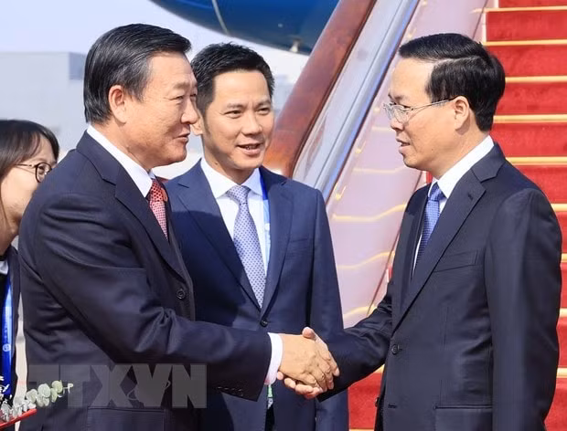 chu tich nuoc bat dau tham du dien dan vanh dai va con duong hinh 2
