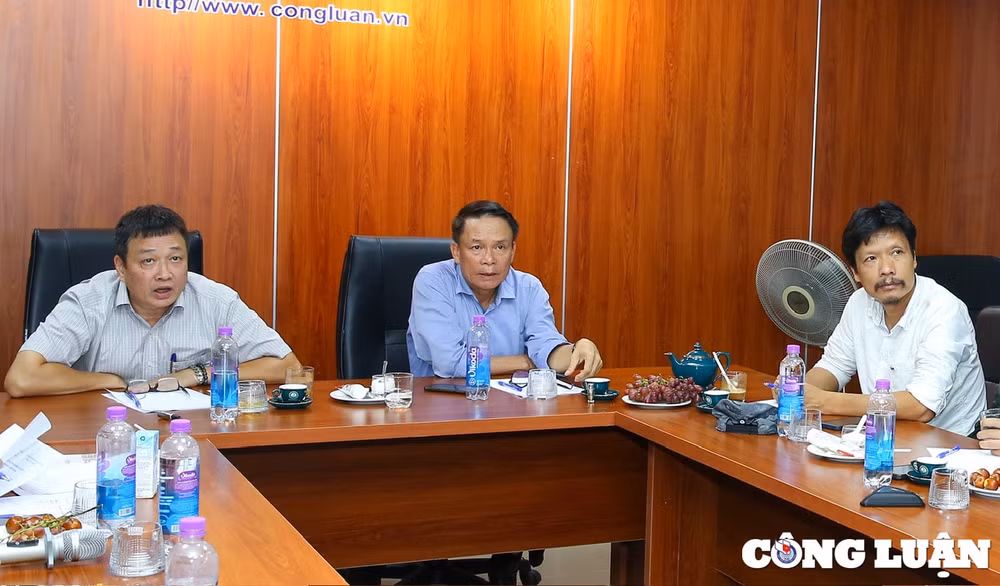 hoi dong giam khao giai anh khoanh khac bao chi 2022 to chuc cham va lua chon cac giai hinh 5