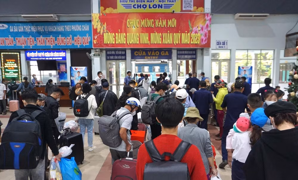 duong sat tung 18000 ve tau uu dai nham kich cau dip cuoi nam hinh 1