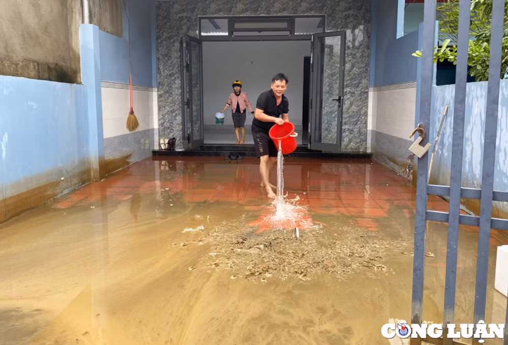 nuoc rut nguoi dan da nang kho so don dep ve sinh nha cua hinh 3