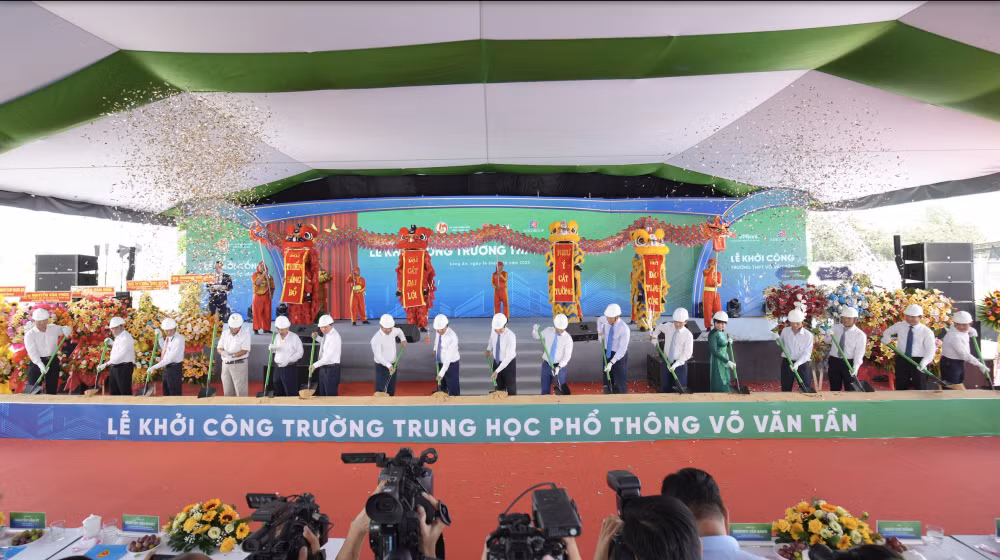 long an sap co them truong hoc moi duoc vpbank tai tro 100 ty dong hinh 1