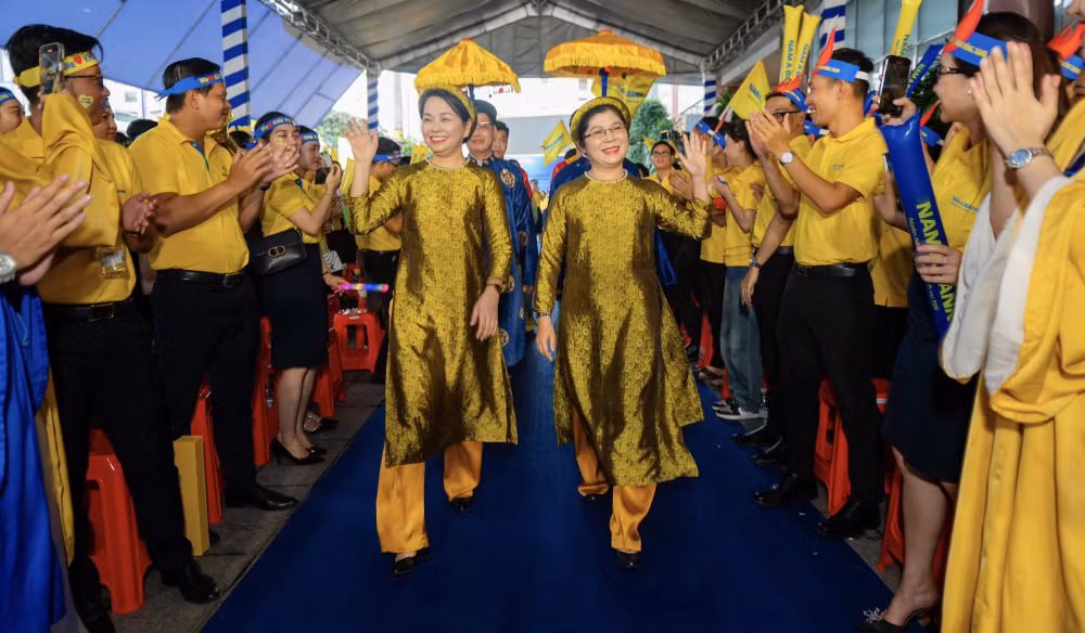 trang nguyen nam a bank 2023 tro lai day kich tinh hinh 1