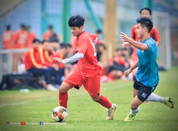 le dinh long vu lot top 60 tai nang tre cua bong da the gioi nam 2023 hinh 1