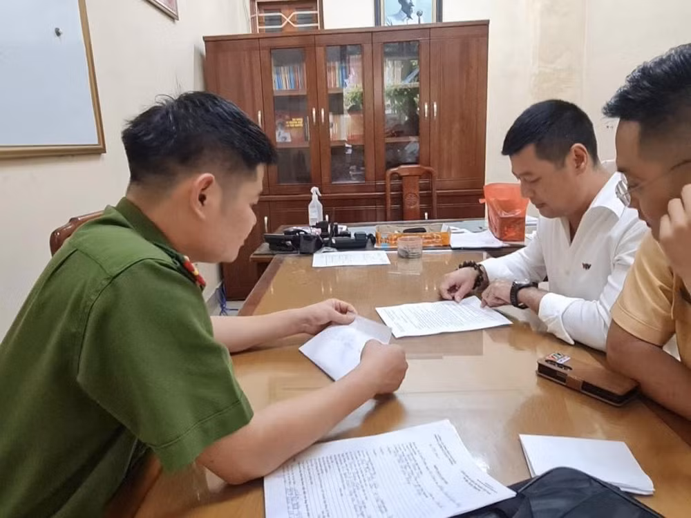 khoi to hinh su nha bao rom vi pham nong do con hinh 1