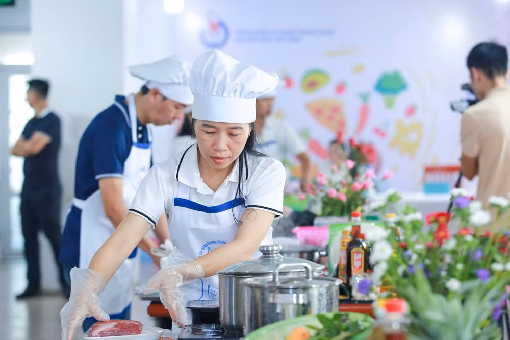 can bo doan vien cong doan co quan trung uong hoi nha bao viet nam cung nhau vao bep ket noi yeu thuong hinh 19