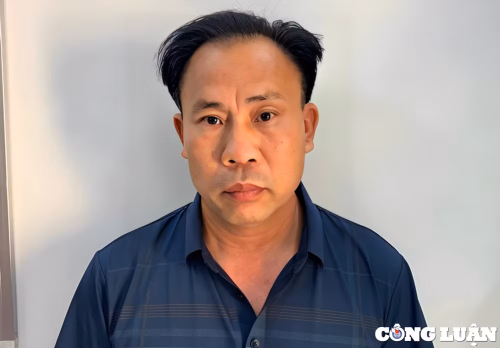bat giam doc nhan 800 trieu de lam gia ho so dua nguoi xuat canh trai phep hinh 1