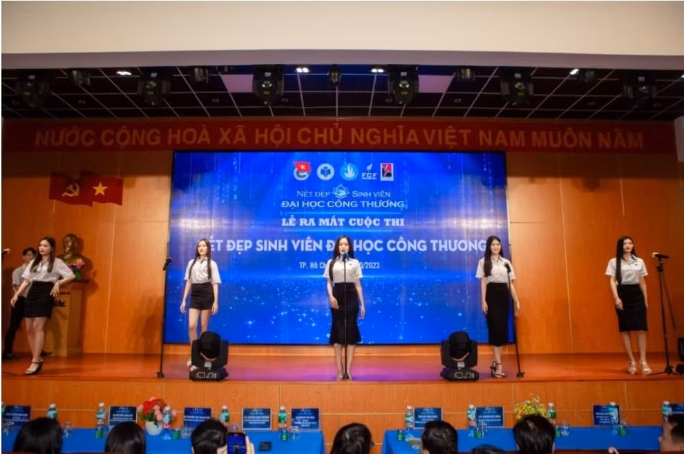 ntk viet hung lam truong ban giam khao cuoc thi net dep sinh vien dai hoc cong thuong nam 2023 hinh 12