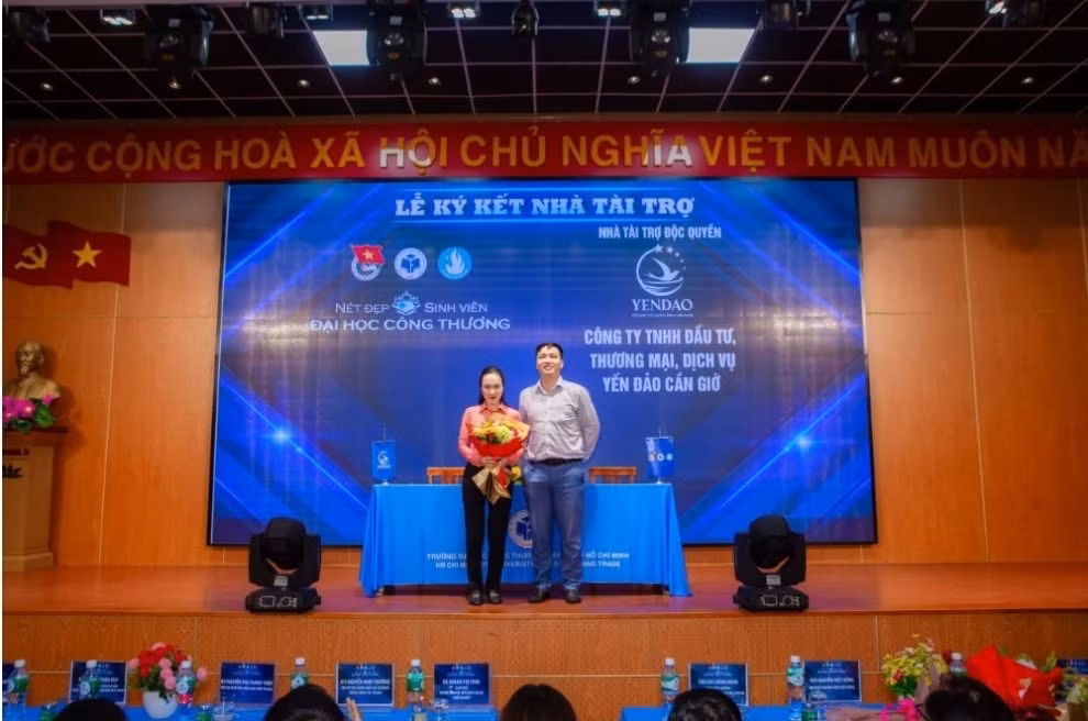 ntk viet hung lam truong ban giam khao cuoc thi net dep sinh vien dai hoc cong thuong nam 2023 hinh 9