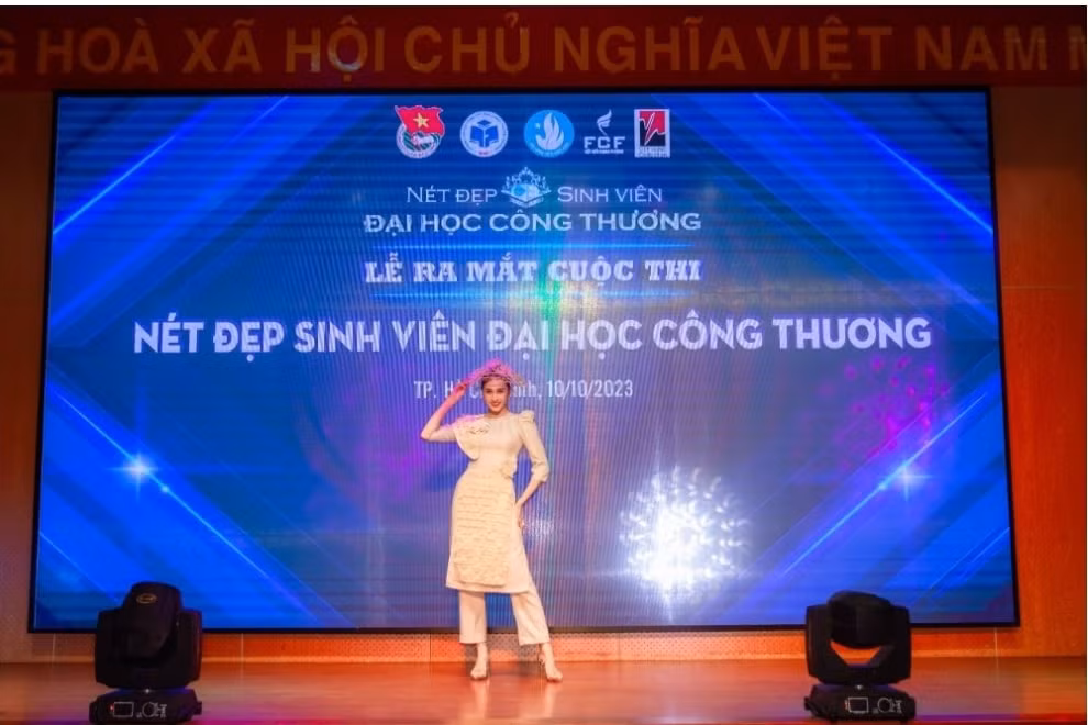 ntk viet hung lam truong ban giam khao cuoc thi net dep sinh vien dai hoc cong thuong nam 2023 hinh 14