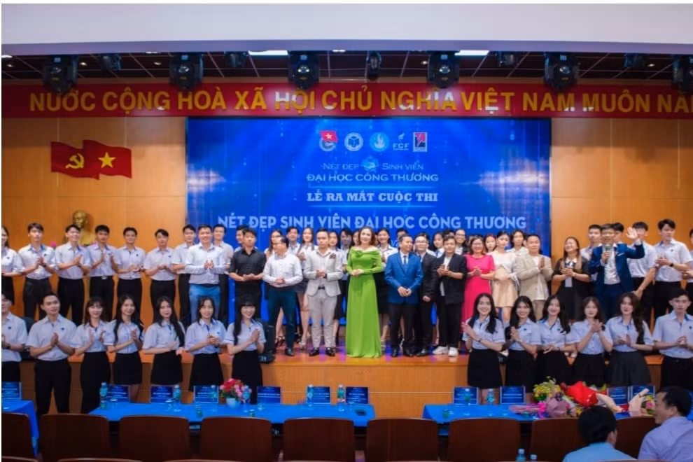 ntk viet hung lam truong ban giam khao cuoc thi net dep sinh vien dai hoc cong thuong nam 2023 hinh 1
