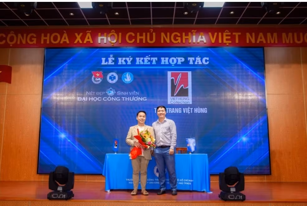 ntk viet hung lam truong ban giam khao cuoc thi net dep sinh vien dai hoc cong thuong nam 2023 hinh 10