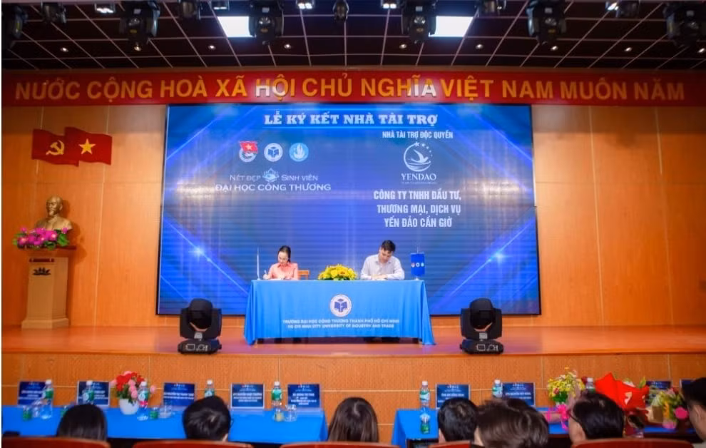ntk viet hung lam truong ban giam khao cuoc thi net dep sinh vien dai hoc cong thuong nam 2023 hinh 8