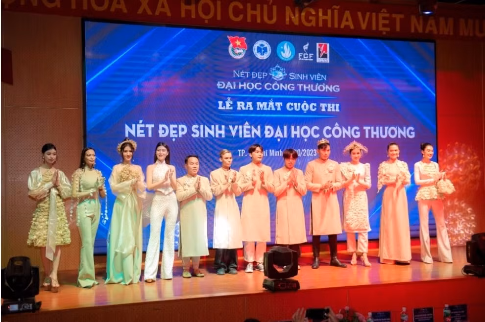 ntk viet hung lam truong ban giam khao cuoc thi net dep sinh vien dai hoc cong thuong nam 2023 hinh 19