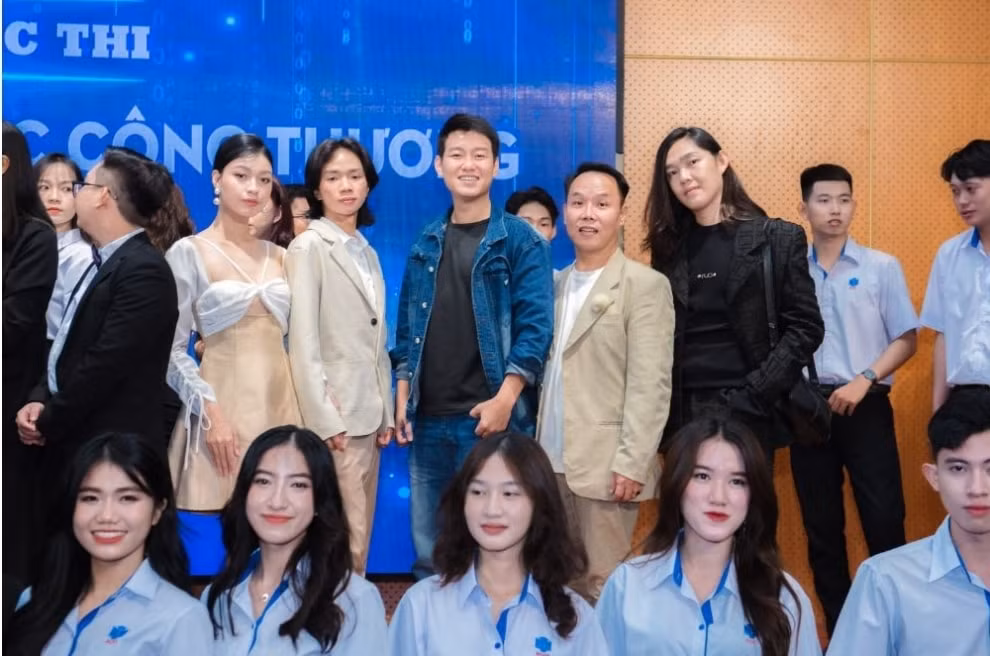 ntk viet hung lam truong ban giam khao cuoc thi net dep sinh vien dai hoc cong thuong nam 2023 hinh 26