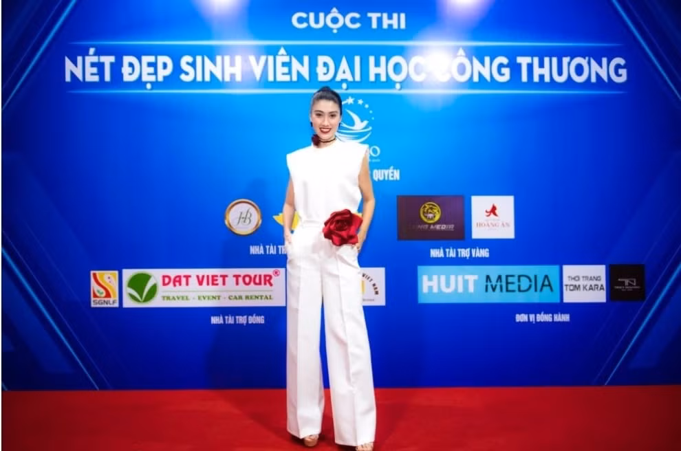 ntk viet hung lam truong ban giam khao cuoc thi net dep sinh vien dai hoc cong thuong nam 2023 hinh 16