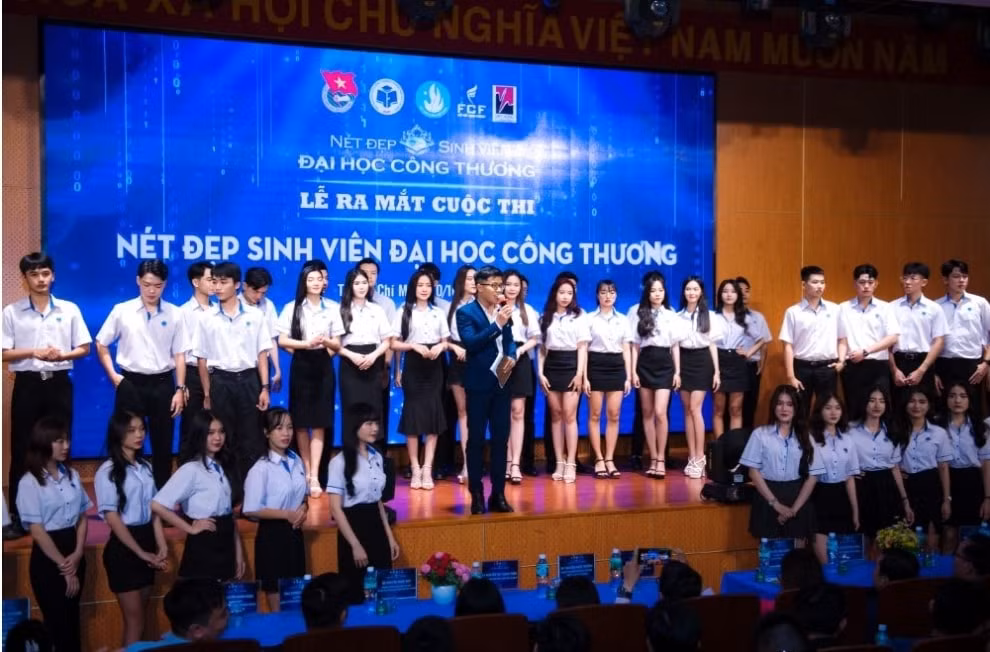 ntk viet hung lam truong ban giam khao cuoc thi net dep sinh vien dai hoc cong thuong nam 2023 hinh 28