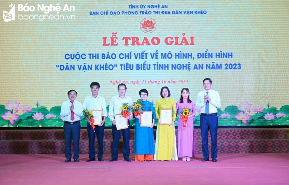 nghe an trao giai cuoc thi bao chi viet ve mo hinh dien hinh dan van kheo hinh 1