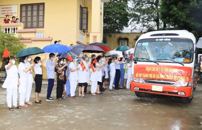ha nam tiep tuc tang cuong y bac si cho mien nam chong dich covid 19 hinh 2