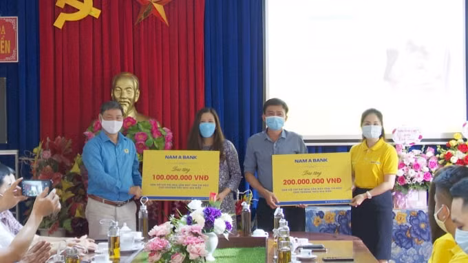 nam a bank mang qua trung thu y nghia den tre em vung dich hinh 3