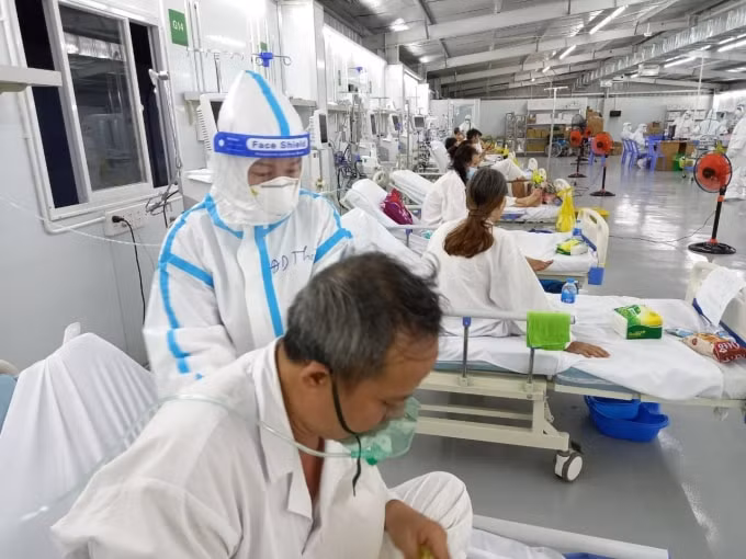 Bệnh nhân COVID-19 cần sự động viên, yêu thương từ người thân (ảnh minh họa - TL).
