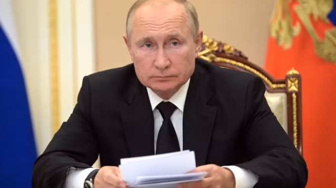 tong thong putin tu cach ly khi tiep xuc voi nguoi nhiem covid 19 hinh 1