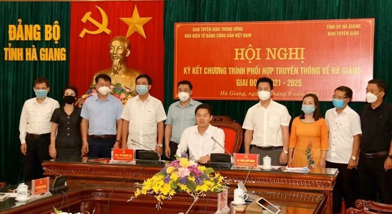 ky ket phoi hop truyen thong giua bao dien tu dang cong san viet nam va tinh ha giang hinh 2