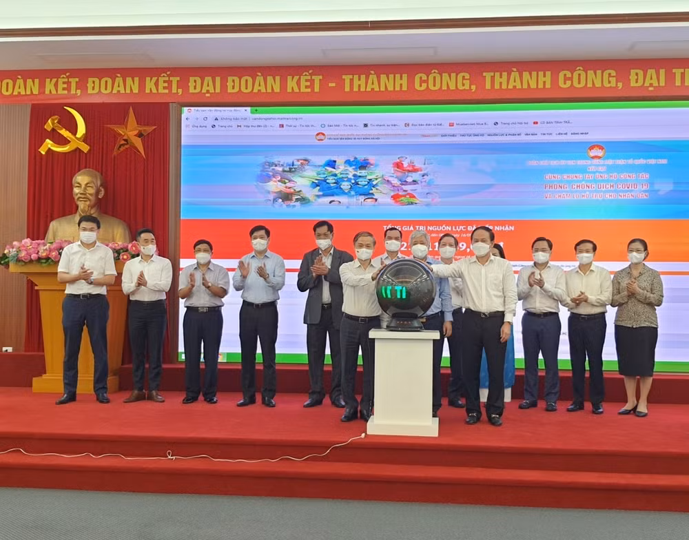 ra mat trang thong tin dien tu dong gop truc tuyen cong tac phong chong dich hinh 1