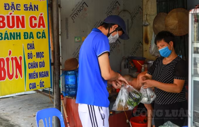 ha noi hang quan mo ban tro lai nguoi dan cho gan 1h dong ho lai bao het hang hinh 5