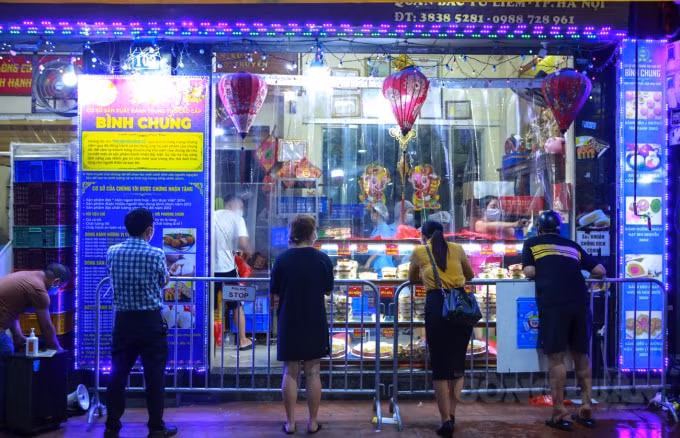 ha noi duoc noi long o vung xanh nguoi dan xep hang dai mua banh trung thu hinh 1