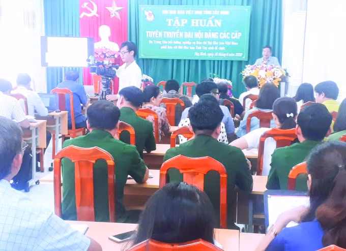 bai 9 khong chi thuc hien nghia vu cong dan ma con la trach nhiem cua nguoi lam bao hinh 2