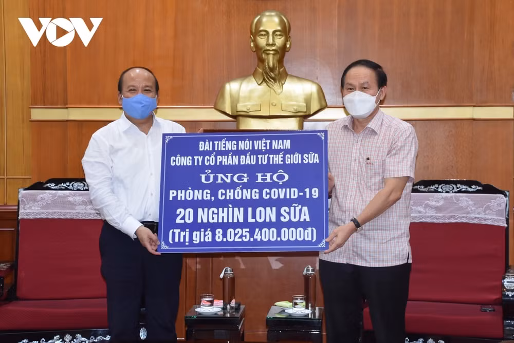 dai tieng noi viet nam trao qua tri gia hon 8 ty dong cho cong tac phong chong dich covid 19 hinh 1